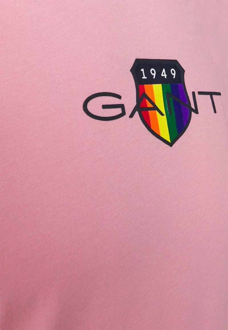 GANT PRIDE UNISEX - T-Shirt Print - Geranium Pink 5 GANT PRIDE UNISEX - T-Shirt Print - Geranium Pink - immagine 3
