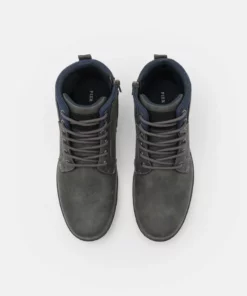 Pier One Uomo Sneakers Alte - Dark Grey 11 Pier One Uomo Sneakers Alte - Dark Grey -Moda Perfetta 05462777e3ea4fe9842f1290c4f4e2b6