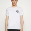 Pier One Uomo T-shirt Con Stampa - White 2 Pier One Uomo T-shirt Con Stampa - White -Moda Perfetta 09d3460847b4421990d24aa6dc76e2e6