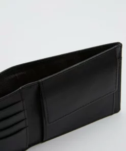 Pier One Uomo LEATHER - Portafoglio - Black 15 Pier One Uomo LEATHER - Portafoglio - Black -Moda Perfetta 0adbad9516374d31b62ed6b13c3d70ff