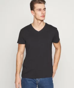 Pier One Uomo 5 PACK - T-shirt Basic - White/black 13 Pier One Uomo 5 PACK - T-shirt Basic - White/black -Moda Perfetta 0b0f0cd28845423e83447f7340e93750