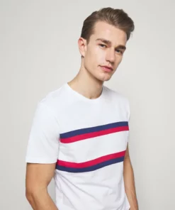 Pier One Uomo T-shirt Con Stampa - White 11 Pier One Uomo T-shirt Con Stampa - White -Moda Perfetta 0dfc1c15e33a4a05a26fa783987caeee