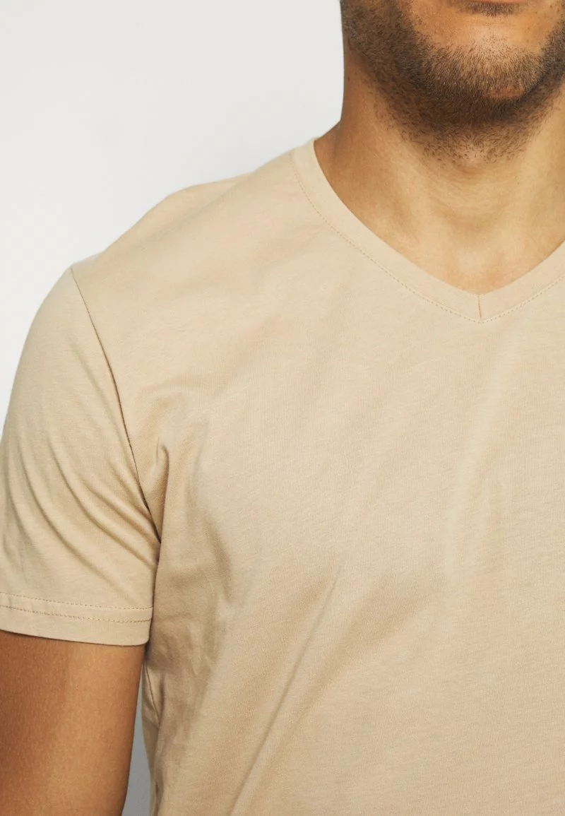 Pier One Uomo 3 PACK - T-shirt Basic - Khaki/tan/dark Blue 10 Pier One Uomo 3 PACK - T-shirt Basic - Khaki/tan/dark Blue - immagine 8