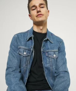 Pier One Uomo T-shirt Con Stampa - Black 12 Pier One Uomo T-shirt Con Stampa - Black -Moda Perfetta 120a6dd57e8a410f8e44051d6c718715