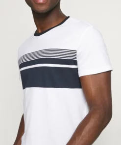 Pier One Uomo T-shirt Con Stampa - White 13 Pier One Uomo T-shirt Con Stampa - White -Moda Perfetta 183c7864d11346e5b0c238991bbf5c6b