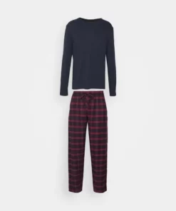 Pier One Uomo Pigiama - Dark Blue/bordeaux 12 Pier One Uomo Pigiama - Dark Blue/bordeaux -Moda Perfetta 1a03dca6898f46269107b6e412bcb58b