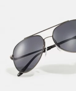 Pier One Uomo Occhiali Da Sole - Gunmetal 9 Pier One Uomo Occhiali Da Sole - Gunmetal -Moda Perfetta 1ac8ea725dd947dba1fae0bcc351a650