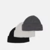 Pier One MICRO SHORT BEANIE COTTON 3 PACK UNISEX - Berretto - Black/dark Grey/off-white -Moda Perfetta 1b6f08bac0394b9a835a7642dfe108f7