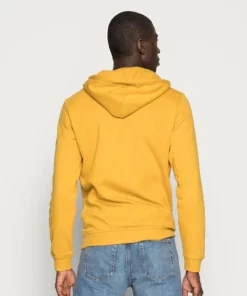 Pier One Uomo Felpa Con Cappuccio - Yellow 9 Pier One Uomo Felpa Con Cappuccio - Yellow -Moda Perfetta 21f80cb925b347e0a4a278088bd65712
