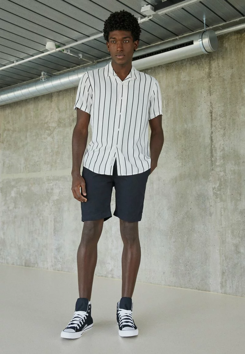 Pier One Uomo 2 PACK - Shorts - Black/olive 3 Pier One Uomo 2 PACK - Shorts - Black/olive