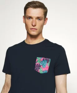 Pier One Uomo T-shirt Con Stampa - Dark Blue 11 Pier One Uomo T-shirt Con Stampa - Dark Blue -Moda Perfetta 26cc8f6811a74af587a73cbcb7be4691