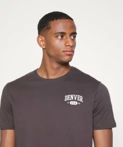 Pier One Uomo GRAPHIC T-SHIRT - T-shirt Con Stampa - Brown 17 Pier One Uomo GRAPHIC T-SHIRT - T-shirt Con Stampa - Brown -Moda Perfetta 28f5c923e9a3478ba266a3964ea369bc