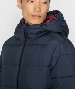 Pier One Uomo BASIC PUFFER JACKET WITH CONTRAST HOOD - Giacca Invernale - Dark Blue/bordeaux -Moda Perfetta 2c1f2fde8a5b44f9b8695e6e7984864a