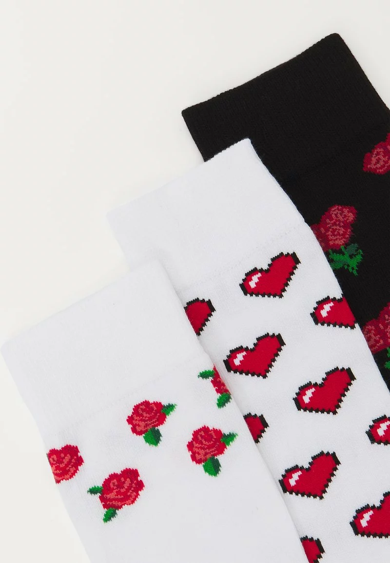Pier One Uomo VALENTINES SOCK 3 PACK - Calze - Black/red/white 4 Pier One Uomo VALENTINES SOCK 3 PACK - Calze - Black/red/white - immagine 2