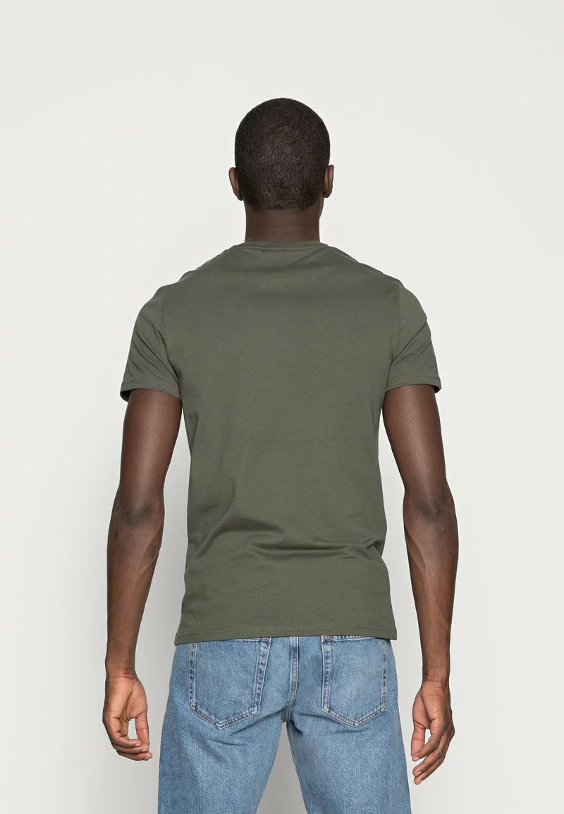 Pier One Uomo 3 PACK - T-shirt Basic - Black/grey/green 5 Pier One Uomo 3 PACK - T-shirt Basic - Black/grey/green - immagine 3