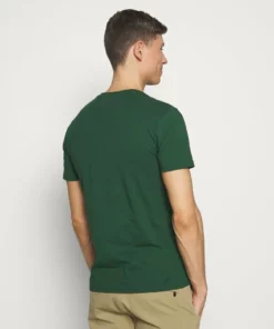Pier One Uomo T-shirt Con Stampa - Dark Green 9 Pier One Uomo T-shirt Con Stampa - Dark Green -Moda Perfetta 31c1e3758dd24e7baf7d52592b6f64b4