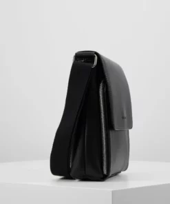 Pier One Uomo Borsa A Tracolla - Black -Moda Perfetta 31f79a3e49c140948dedcd6cc64eb1eb