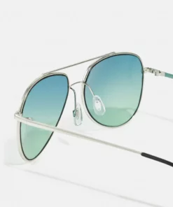 Pier One Uomo 2 PACK - Occhiali Da Sole - Silver/green 6 Pier One Uomo 2 PACK - Occhiali Da Sole - Silver/green -Moda Perfetta 322d55ca5fdb4ff7be604547f665acdb