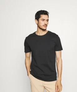 Pier One Uomo 5 PACK - T-shirt Basic - White/black/bordeaux -Moda Perfetta 34e8588e4eeb4ee9b3158cb6917477a4