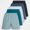 Pier One Uomo 5 PACK - Boxer - Dark Blue/blue/light Blue 2 Pier One Uomo 5 PACK - Boxer - Dark Blue/blue/light Blue -Moda Perfetta 366158d483f14ae69d551a609852d520