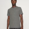 Pier One Uomo LOUNGE HENLEY TEE - Maglia Del Pigiama - Mottled Dark Grey 2 Pier One Uomo LOUNGE HENLEY TEE - Maglia Del Pigiama - Mottled Dark Grey -Moda Perfetta 38051c3a19c24b478e903ee908ef26f6