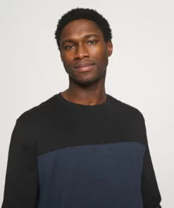 Pier One Uomo Maglietta A Manica Lunga - Black 12 Pier One Uomo Maglietta A Manica Lunga - Black -Moda Perfetta 38ee1da3f0b249adbcbd16ca732e1859