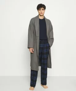 Pier One Uomo Accappatoio - Dark Grey 8 Pier One Uomo Accappatoio - Dark Grey -Moda Perfetta 3ae76b2bc4d84d8ebeba837373e99bc9