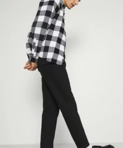 Pier One Uomo T-shirt Con Stampa - Black 14 Pier One Uomo T-shirt Con Stampa - Black -Moda Perfetta 3c2bbb5926d9489e8da238c56a6fccad