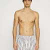 Pier One Uomo 3 PACK - Boxer - Black/dark Grey/white 1 Pier One Uomo 3 PACK - Boxer - Black/dark Grey/white -Moda Perfetta 3f94346f89f542fba9e817555ea22203