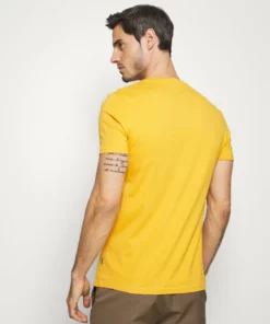 Pier One Uomo T-shirt Con Stampa - Yellow 9 Pier One Uomo T-shirt Con Stampa - Yellow -Moda Perfetta 40730865483841e0b6a4f62eb5995e36