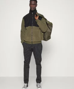 Pier One Uomo Giacca In Pile - Black/olive 9 Pier One Uomo Giacca In Pile - Black/olive -Moda Perfetta 41fbb54100064b618fa1ccfc22b0e8e4