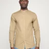 Pier One Uomo Camicia - Camel 2 Pier One Uomo Camicia - Camel -Moda Perfetta 431a59a74db3415c8e10236cbf79c5e3