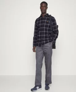 Pier One Uomo Camicia - Dark Grey 9 Pier One Uomo Camicia - Dark Grey -Moda Perfetta 46e5cb504d72404ab8025c001813069f