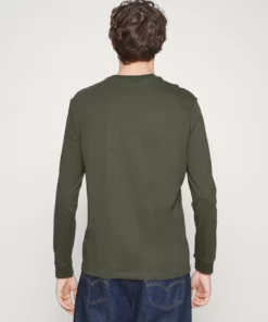 Pier One Uomo Maglietta A Manica Lunga - Dark Green 10 Pier One Uomo Maglietta A Manica Lunga - Dark Green -Moda Perfetta 4af531c1da4f4fc88c3fbd74d19f3b1c
