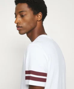 Pier One Uomo T-shirt Con Stampa - White 13 Pier One Uomo T-shirt Con Stampa - White -Moda Perfetta 4ba1b82d8bf947e4a41019ee9f083145