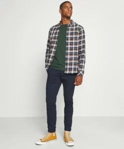 Pier One Uomo Camicia - Dark Blue/brown 8 Pier One Uomo Camicia - Dark Blue/brown -Moda Perfetta 4d42b7333cac45a88373764719444172