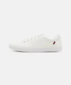 Pier One UNISEX - Sneakers Basse - White