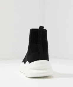 Pier One Uomo Sneakers Alte - Black/white 12 Pier One Uomo Sneakers Alte - Black/white -Moda Perfetta 4d86e72b96044e67b169aa825fe057aa