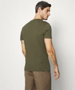 Pier One Uomo T-shirt Con Stampa - Oliv 9 Pier One Uomo T-shirt Con Stampa - Oliv -Moda Perfetta 4fa4d0e545b048e7877271b42aa0b831