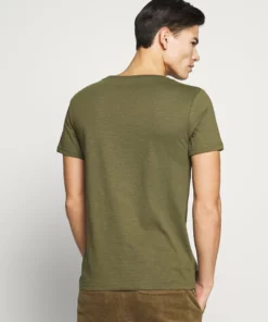 Pier One Uomo T-shirt Basic - Khaki 9 Pier One Uomo T-shirt Basic - Khaki -Moda Perfetta 5080ea1985f54f51a2ebb05d15056dbc
