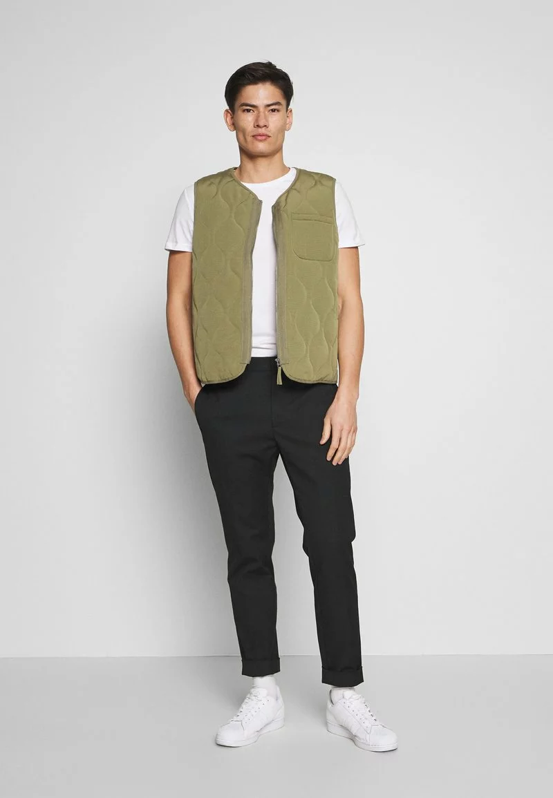 Pier One Uomo 5 PACK - T-shirt Basic - Olive/ White/ Navy /yellow /black 3 Pier One Uomo 5 PACK - T-shirt Basic - Olive/ White/ Navy /yellow /black