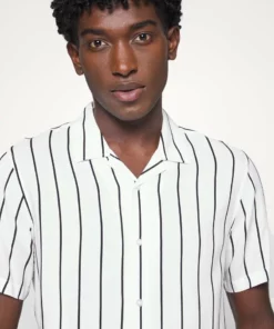 Pier One Uomo 2 PACK - Camicia - Black/white 23 Pier One Uomo 2 PACK - Camicia - Black/white -Moda Perfetta 57ce1e0e5f264ad1b69f99a43f374e15