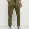 Pier One Uomo Pantaloni Sportivi - Olive 1 Pier One Uomo Pantaloni Sportivi - Olive -Moda Perfetta 583256bb2f2b44e095a36636dc4e49b5