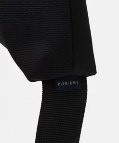 Pier One UNISEX - Borsa A Tracolla - Black 9 Pier One UNISEX - Borsa A Tracolla - Black -Moda Perfetta 5ad12cfe4065434fb4a966d6c236f3fb