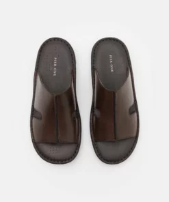 Pier One Uomo LEATHER - Ciabattine - Brown 11 Pier One Uomo LEATHER - Ciabattine - Brown -Moda Perfetta 5f65547da9ee49378b3ba7cfbe26f13c