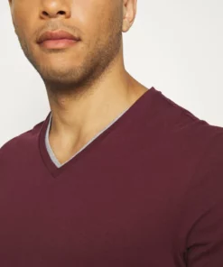 Pier One Uomo T-shirt Basic - Bordeaux 14 Pier One Uomo T-shirt Basic - Bordeaux -Moda Perfetta 621ec080ca7945699aa317524d8e567c