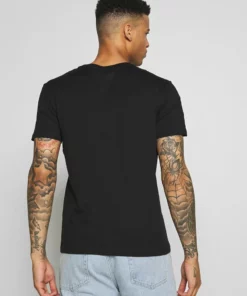 Pier One Uomo 3 PACK - T-shirt Basic - Black/ White 10 Pier One Uomo 3 PACK - T-shirt Basic - Black/ White -Moda Perfetta 62b5a01d5c8d4fd291dd4dd53c56b920
