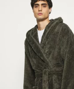 Pier One Uomo Accappatoio - Khaki 11 Pier One Uomo Accappatoio - Khaki -Moda Perfetta 65ea8ffbdd2149b7890e34f2b0655607