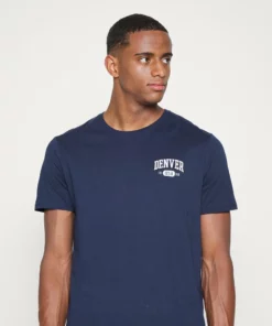 Pier One Uomo GRAPHIC T-SHIRT - T-shirt Con Stampa - Dark Blue 17 Pier One Uomo GRAPHIC T-SHIRT - T-shirt Con Stampa - Dark Blue -Moda Perfetta 679180eddf264143b341dbafc21e8d73