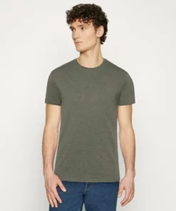 Pier One Uomo 3 PACK - T-shirt Basic - Brown/beige/light Blue 13 Pier One Uomo 3 PACK - T-shirt Basic - Brown/beige/light Blue -Moda Perfetta 6bb9ea813e5749b8ba400d646839f4ae